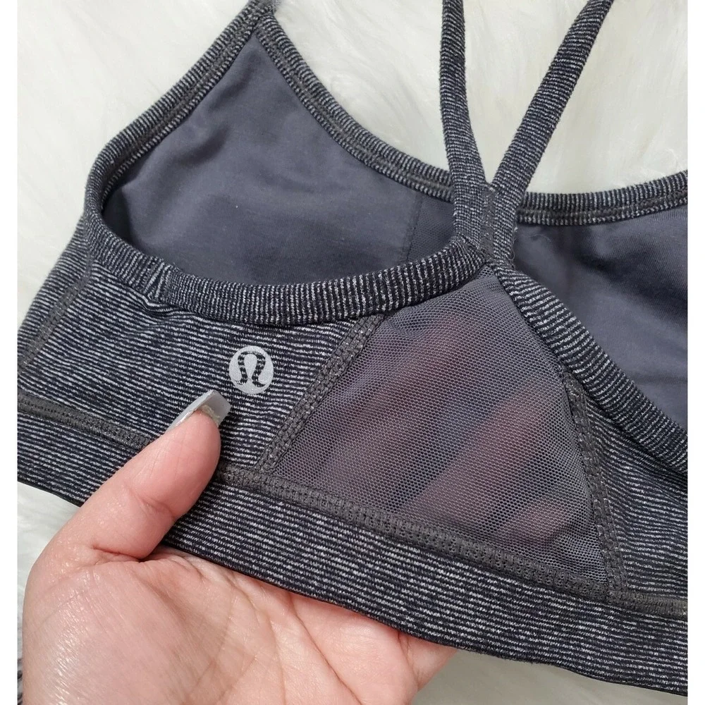 Lululemon Flow Y Sports Bra Women's Size 2 Gray /Black Quiet Stripe